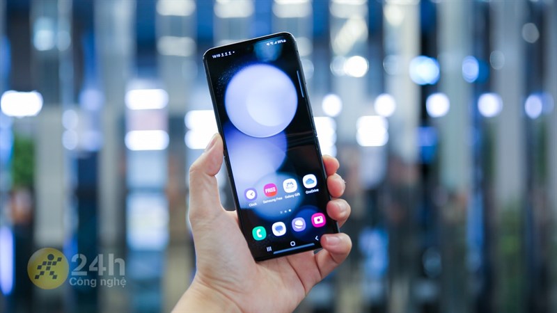 Nâng cấp hiệu năng mạnh mẽ, Galaxy Z Flip5 sẽ khiến bạn mê đó Nâng cấp hiệu năng mạnh mẽ, Galaxy Z Flip5 sẽ khiến bạn mê đó