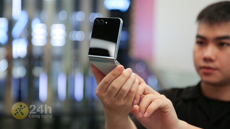 Galaxy Z Flip5 sẽ có màn hình phụ được thiết kế lại, đẹp hơn, trực quan hơn Galaxy Z Flip5 sẽ có màn hình phụ được thiết kế lại, đẹp hơn, trực quan hơn