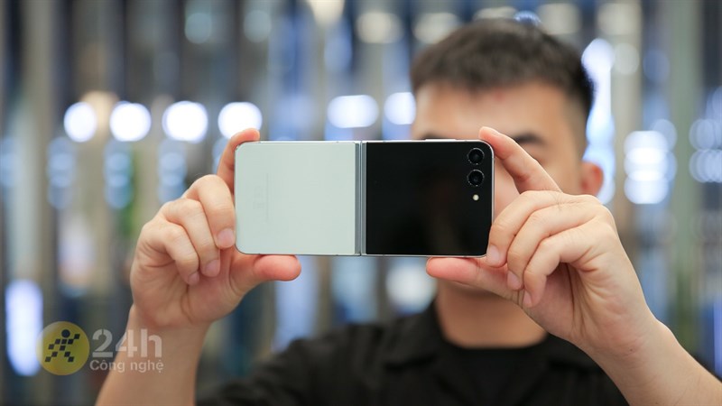 Phiên bản Galaxy Z Flip5 màu Xanh Mint thực sự đẹp Phiên bản Galaxy Z Flip5 màu Xanh Mint thực sự đẹp