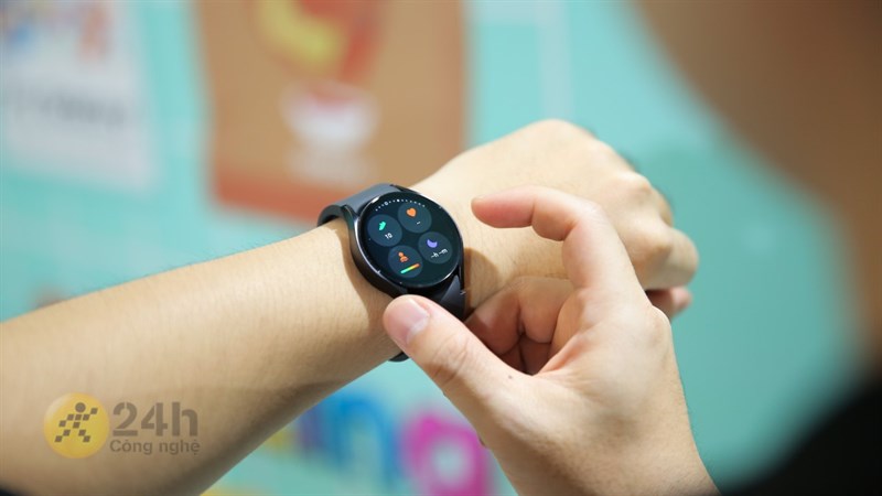 Galaxy Watch6 vẫn có những tính năng quen thuộc như: Đo nhịp tim, nồng độ oxy trong máu, đo huyết áp, ECG, và các chỉ số sức khỏe khác.