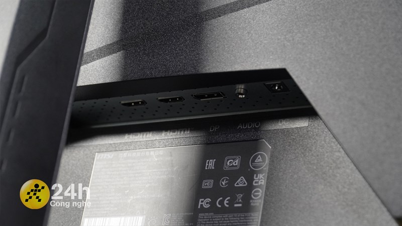 MSI LCD G244F được trang bị đầy đủ các cổng kết nối hỗ trợ xuất hình