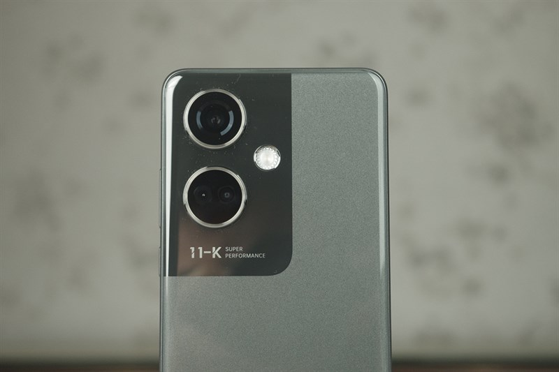 Điểm nhấn nổi bật nhất trên thiết kế của OPPO K11 5G là cụm camera