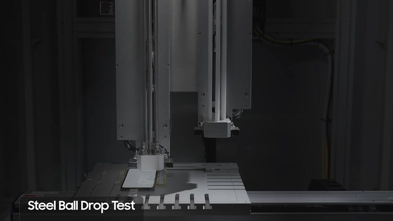 Cuối cùng là thử độ bền màn hình bên trong