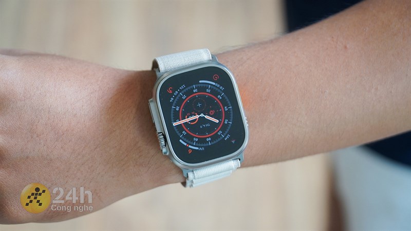Apple Watch Ultra sở hữu kiểu dáng hầm hố nhưng không kém phần sang trọng