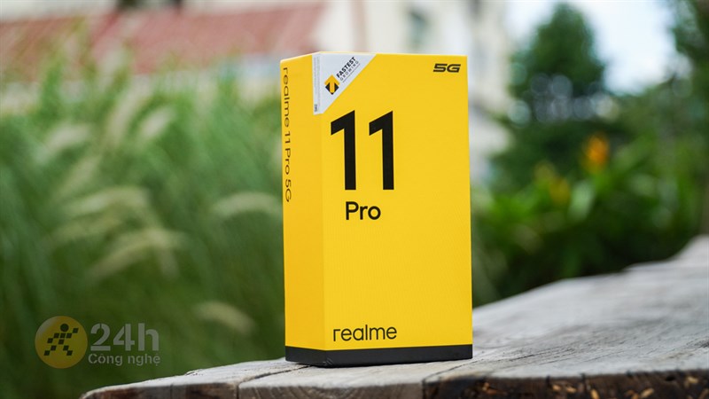 realme 11 Pro 5G có cách đóng hộp quen thuộc với màu vàng chủ đạo