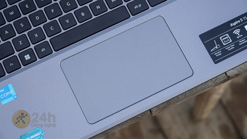 Bàn rê của Acer Aspire 5 A515 có kích thước lớn cho không gian thao tác rất rộng rãi và thoải mái.