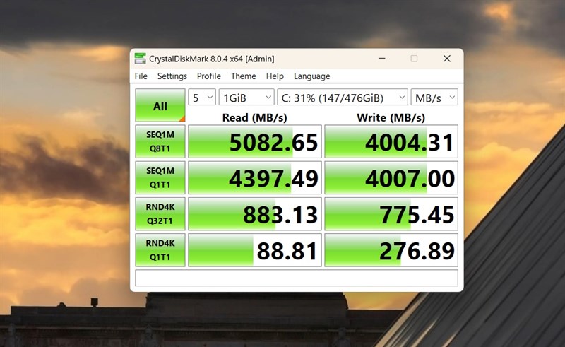 Đo tốc độ đọc/ghi của ổ cứng SSD 512 GB bên trong Acer Aspire 5 A515.