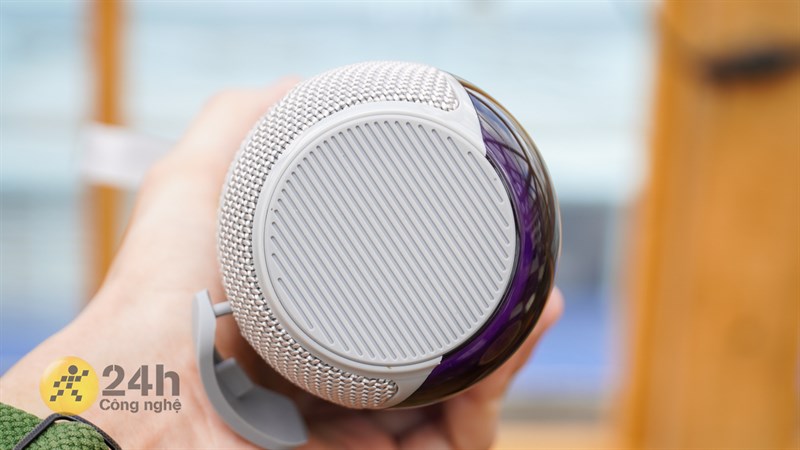 Mặt đáy được làm phẳng dẹt để sản phẩm có thể đứng thẳng trên mặt phẳng