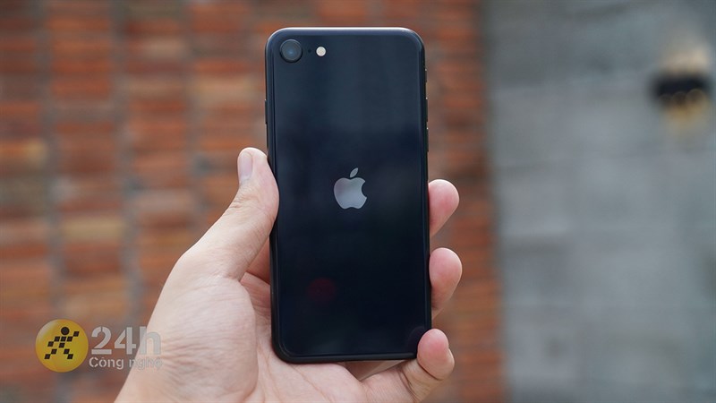 iPhone SE 2022 ra mắt vào tháng 03/2022 là một trong trong những sản phẩm rất được ưa chuộng ở thị trường quốc tế 