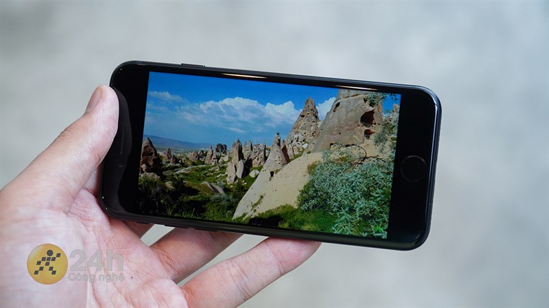 iPhone SE 2022 sở hữu chất lượng hiển thị tốt