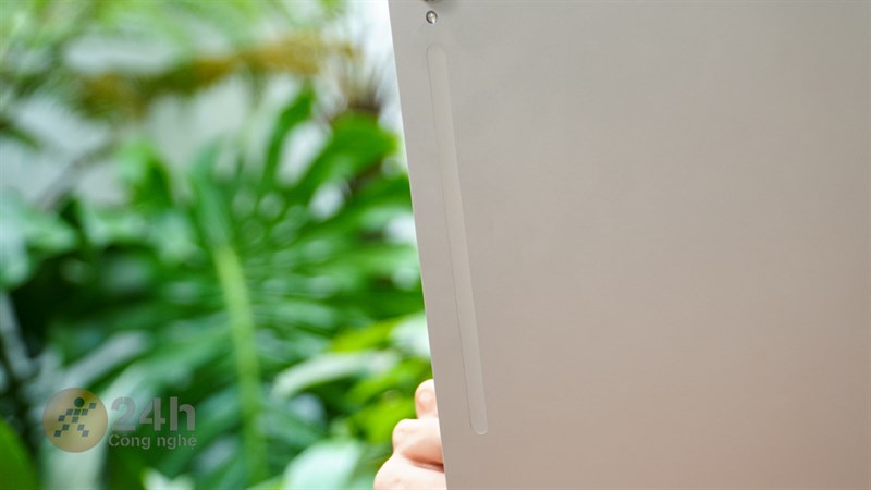 Khu vực sạc nam châm cho bút S Pen của Galaxy Tab S9 Ultra.