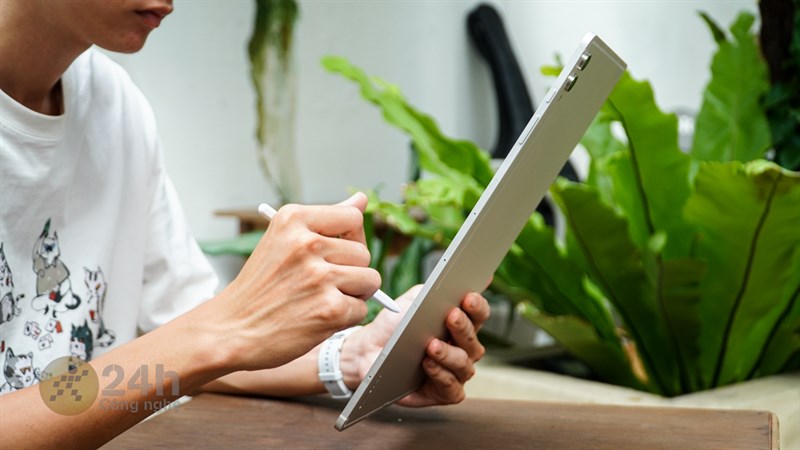Quá nhiều ứng dụng đi kèm, dùng chung với bút S Pen mới là hết xẩy