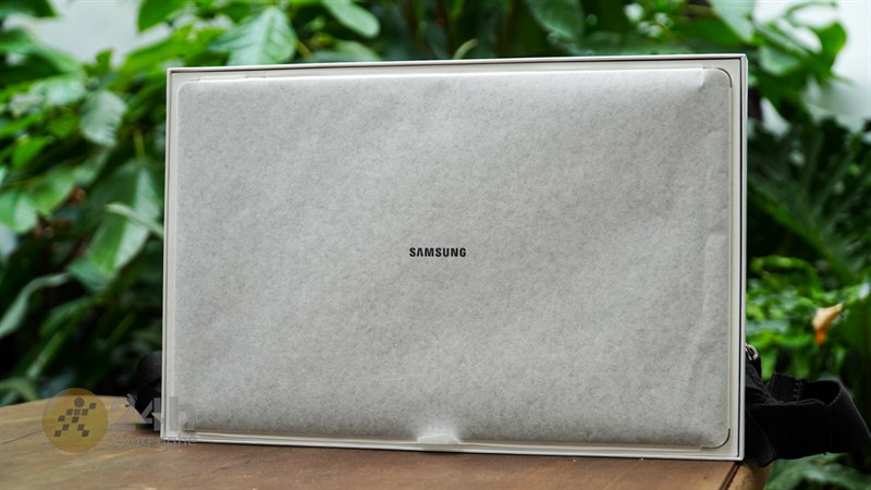 Galaxy Tab S9 Ultra được bọc bởi một lớp seal giấy tái chế.