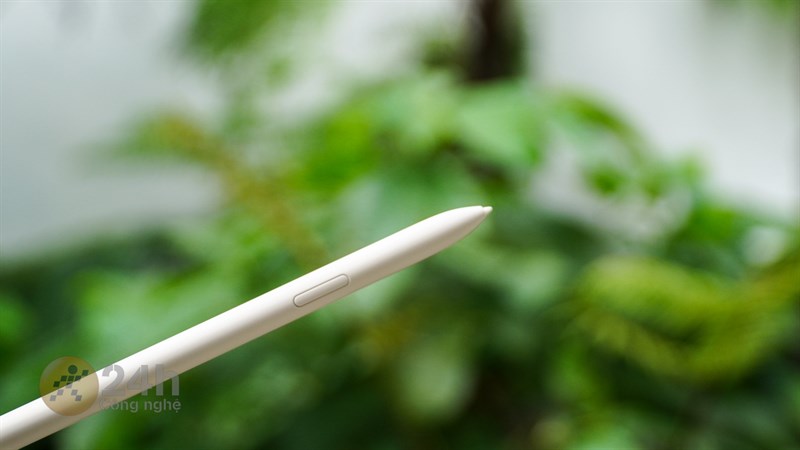 Quá nhiều ứng dụng đi kèm, dùng chung với bút S Pen mới là hết xẩy
