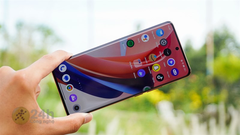 Màn hình cong về hai cạnh của realme 11 Pro+ 5G cho trải nghiệm vuốt rất đã tay và mượt mà. Màn hình cong về hai cạnh của realme 11 Pro+ 5G cho trải nghiệm vuốt rất đã tay và mượt mà.