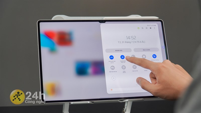 Tính năng bảo vệ mắt Eye Comfort trên Tab S9 Ultra giúp mình không bị đau mỏi mắt khi sử dụng thiết bị trong thời gian dài. 