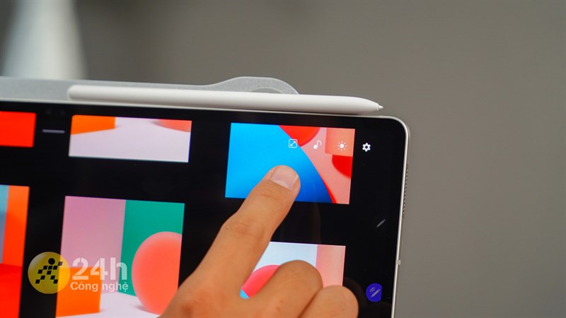 Mình có thể điều chỉnh độ sáng của 'Bảng thông tin hàng ngày'.