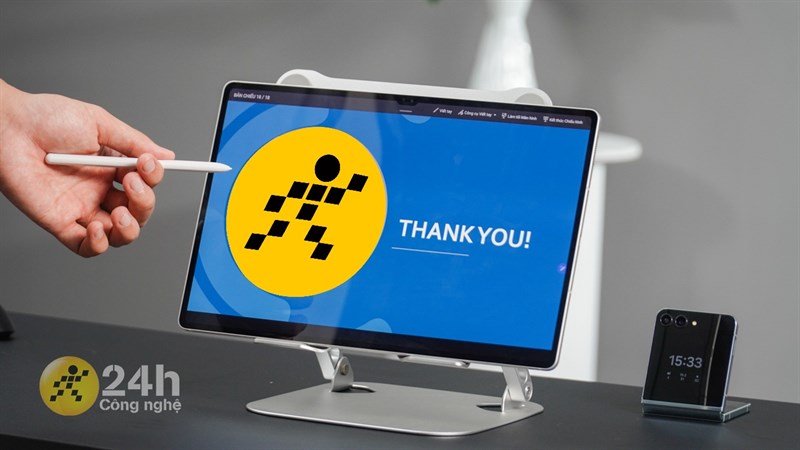 Mình cũng tận dụng Galaxy Tab S9 Ultra để làm slide thuyết trình PowerPoint trong ứng dụng Microsoft 365.