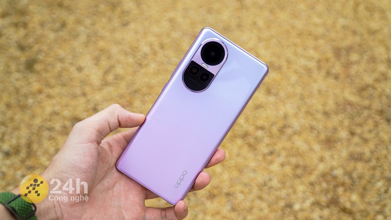 Cảm giác cầm nắm sử dụng OPPO Reno10 Pro 5G rất thoải mái và nhẹ nhàng Cảm giác cầm nắm sử dụng OPPO Reno10 Pro 5G rất thoải mái và nhẹ nhàng