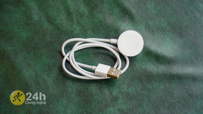 Bên trong hộp bao gồm: Zwatch Z8, hướng dẫn sử dụng, cáp sạc nam châm và phiếu bảo hành.