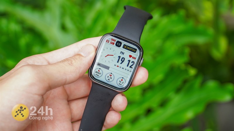 Zwatch Z8 gây ấn tượng với mình ngay từ lần đầu tiên sử dụng nhờ vào thiết kế đẹp mắt và thời thượng.