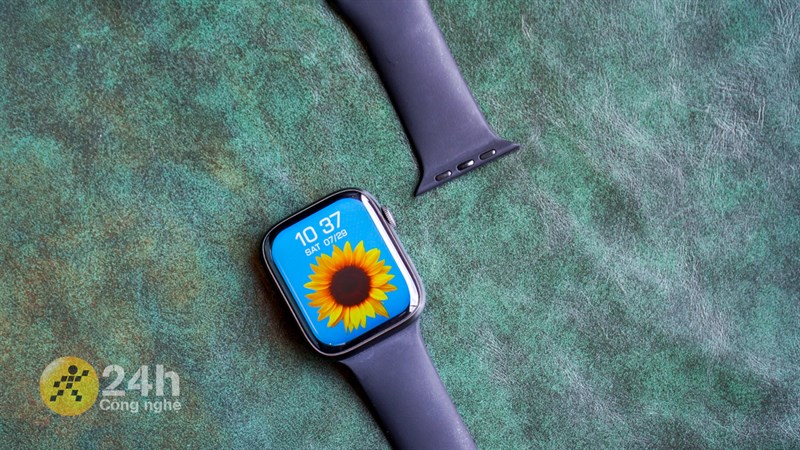 Dây đeo của Zwatch Z8 có bề ngang 2.2 cm và dài 22 cm, phù hợp với nhiều kích cỡ cổ tay khác nhau.