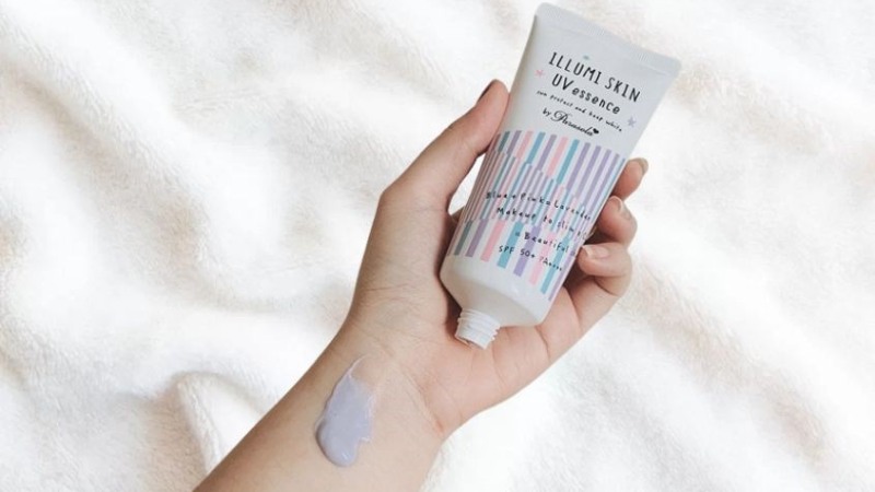 Review kem chống nắng Naris Illumi Skin UV Essence