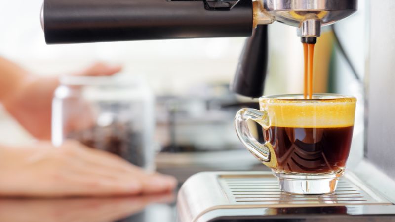5 thói quen xấu nhiều người hay mắc phải khi dùng máy pha cà phê