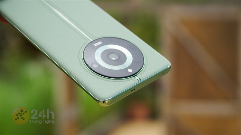 realme 11 Pro 5G mang trên mình những đường cong mềm mại giúp cầm nắm ôm tay realme 11 Pro 5G mang trên mình những đường cong mềm mại giúp cầm nắm ôm tay