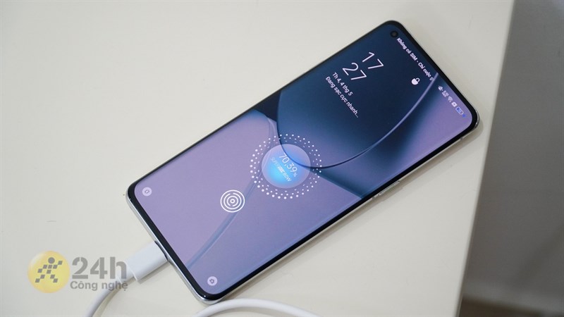 Cả hai siêu phẩm OPPO Find N2 Flip và OPPO Find X5 Pro đều cho khả năng sạc nhanh tốc độ