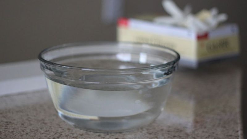 Place a bowl of water in the air-conditioned room