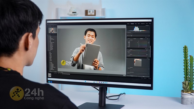 Samsung ViewFinity S8 còn có khả năng hiển thị màu cực kỳ tốt để mình có thể thoải mái làm những công việc liên quan đến đồ họa