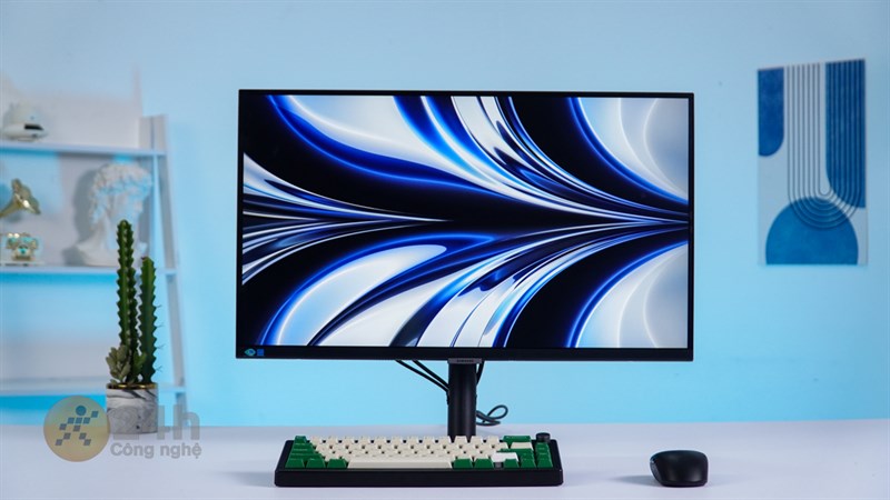 Samsung ViewFinity S8 còn được thiết kế mỏng gọn, nhẹ để người dùng tiện lắp ráp cũng như di chuyển