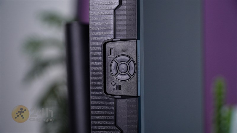 Tuy nhiên, mình lại không thích các nút bấm vật lý của sản phẩm này lắm bởi vị trí quá gần nhau nên khó để thao tác