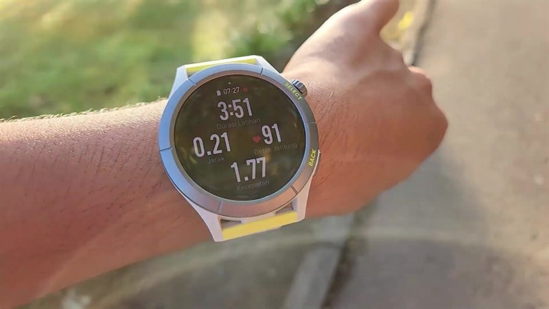 Amazfit Cheetah Round còn cung cấp tính năng hướng dẫn bằng AI.