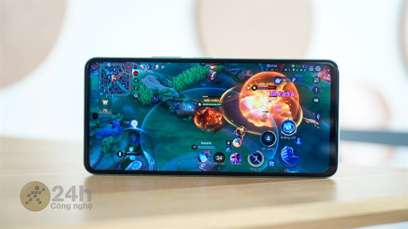 Khả năng chơi game nặng trên vivo Y36 hay vivo Y55 đều ở mức trung bình