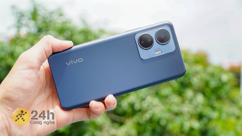 vivo Y36 và vivo Y55 đều sở hữu ngôn ngữ thiết kế 'na ná' nhau