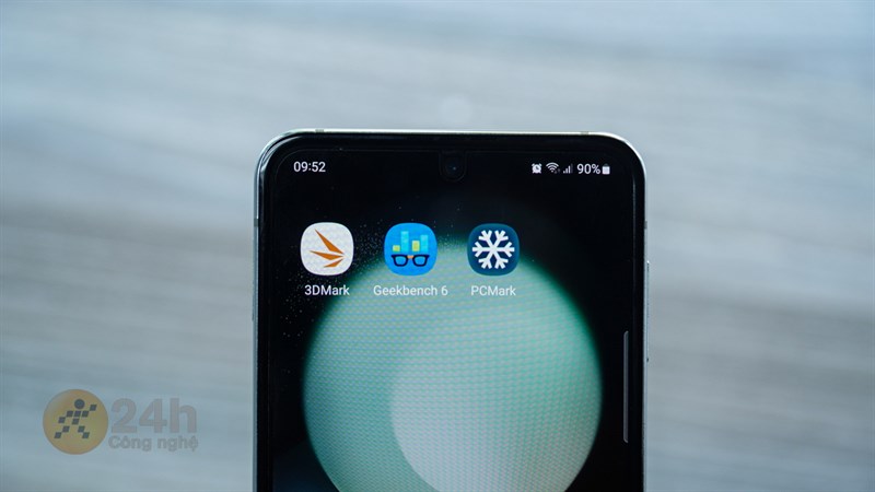 Cùng mình chấm điểm hiệu năng Galaxy Z Flip5 nha!