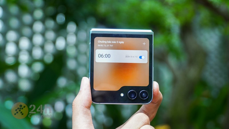 Đặt báo thức tiện lợi và nhanh chóng trên màn hình Flex Window.