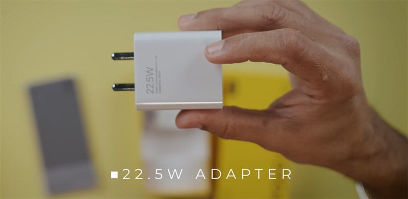 Hãng còn trang bị thêm cục sạc nhanh Hãng còn trang bị thêm cục sạc nhanh