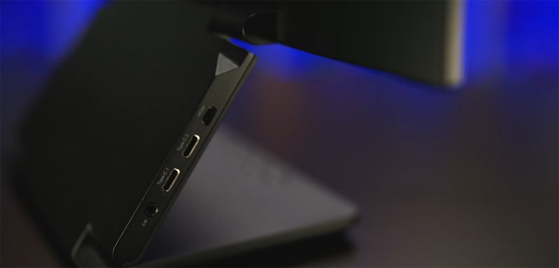 ViewSonic VP16-OLED còn được trang bị 4 cổng kết nối đi kèm