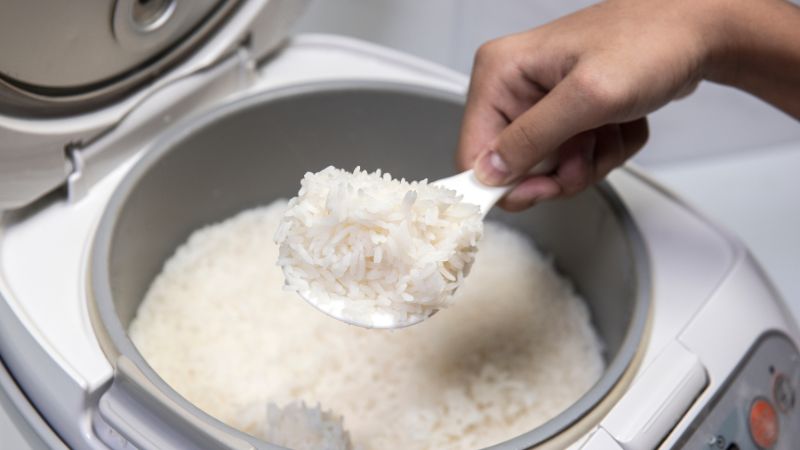 Hạn chế hâm cơm liên tục trong nồi Hạn chế hâm cơm liên tục trong nồi