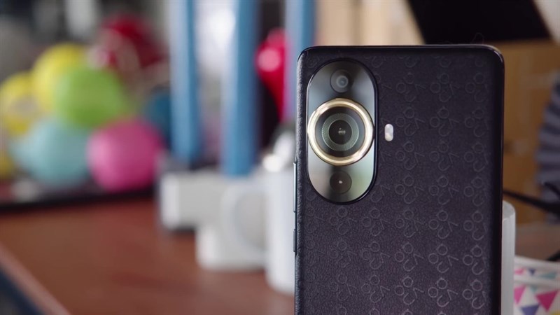 Thay đổi tiếp theo trong thiết kế của Huawei nova 11 Pro đó chính là cụm camera sau.