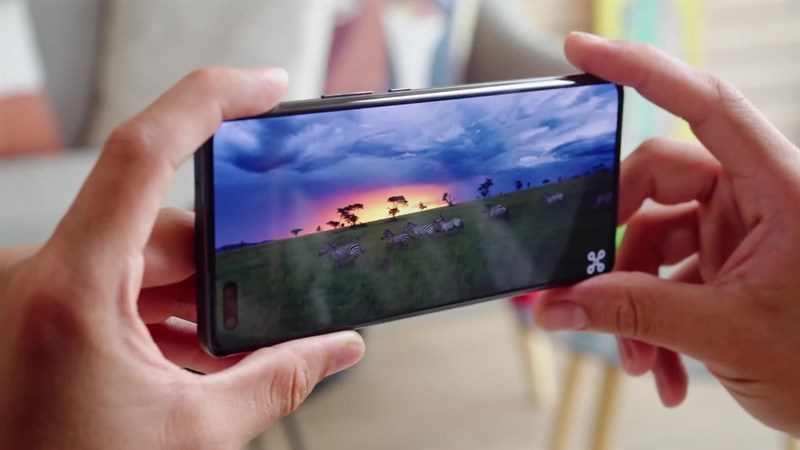 Chế độ Bình thường có khả năng tự động chuyển giữa không gian màu DCI-P3 và sRGB dựa trên nội dung hiển thị.