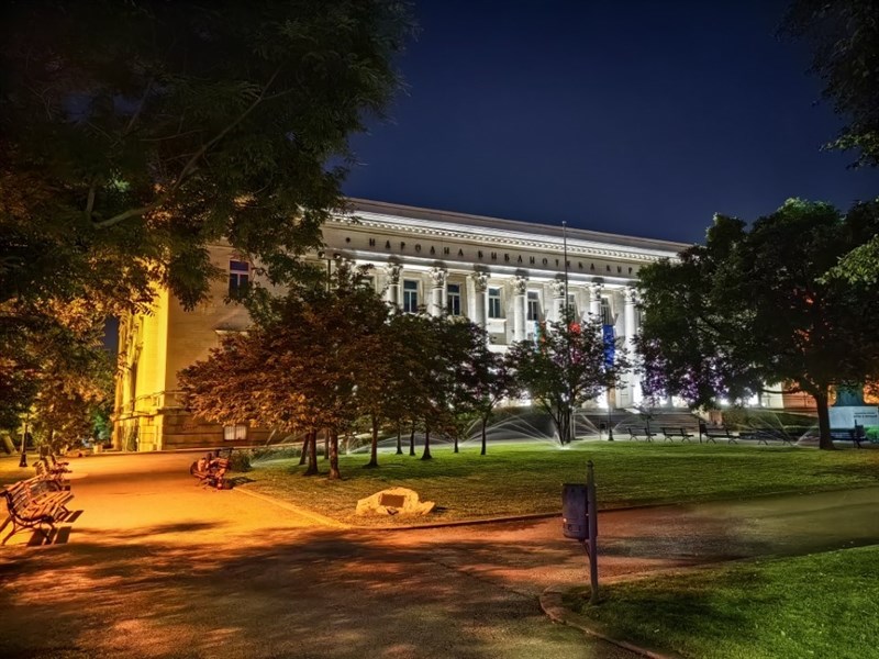 Ảnh thiếu sáng zoom 2x có bật chế độ ban đêm.