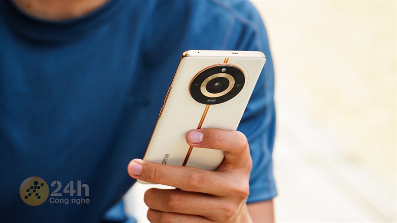 Tốc độ sạc nhanh SuperVOOC cũng được nâng lên 100 W