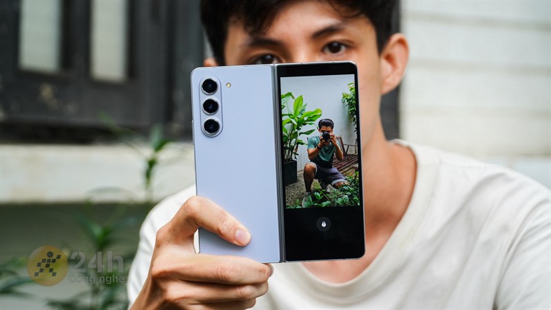 Galaxy Z Fold 5 dù không được nâng cấp thông số phần cứng camera nhưng về chất lượng bên trong đã được cải tiến khả năng xử lý hình ảnh tốt hơn Galaxy Z Fold 5 dù không được nâng cấp thông số phần cứng camera nhưng về chất lượng bên trong đã được cải tiến khả năng xử lý hình ảnh tốt hơn