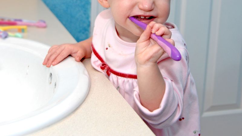 Cách giảm sâu răng do bú bình ở trẻ nhỏ