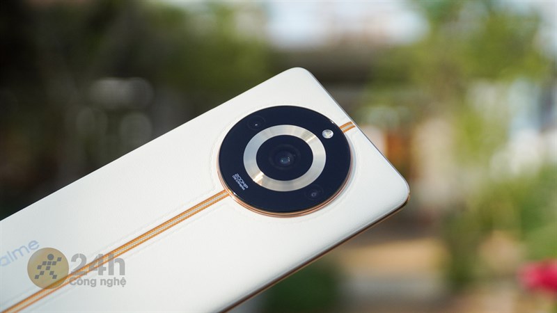 Camera realme 11 Pro+ 5G được thiết kế dạng tròn lớn nhưng không bị thô