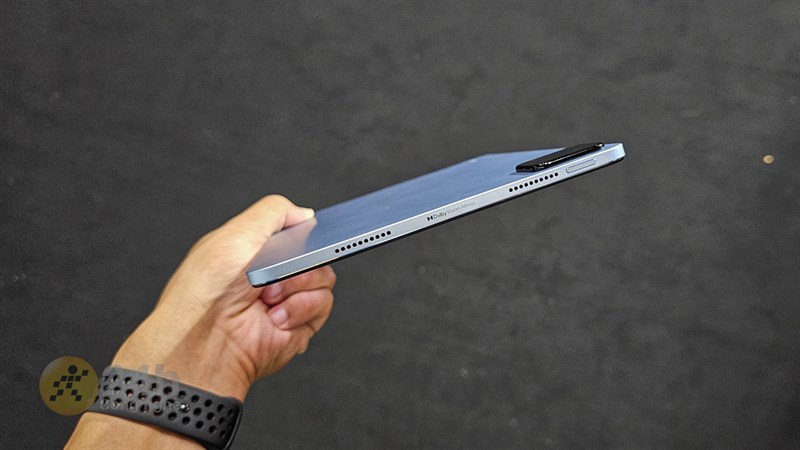 Cạnh trên của Xiaomi Pad 6 chưa 2 dải loa và nút nguồn kiêm cảm biến vân tay Cạnh trên của Xiaomi Pad 6 chưa 2 dải loa và nút nguồn kiêm cảm biến vân tay